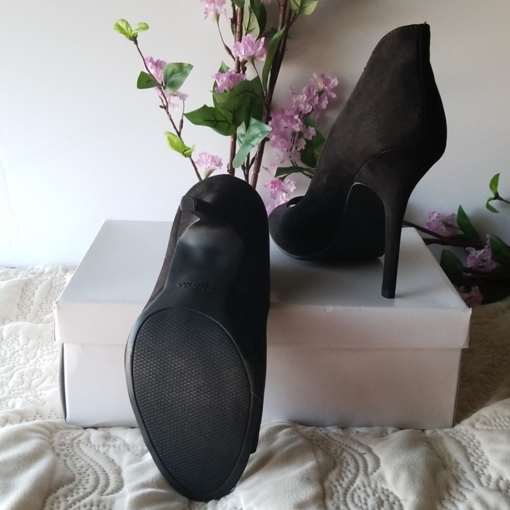 Shoes - Picture 5 of 7